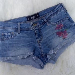 HOLLISTER SHORT-SHORT LOW RISE Jeans (EUC)